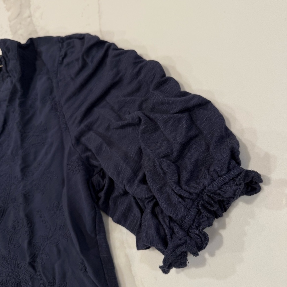 Democracy Floral Embroidered Button Front Blouse Ruffle Trim Women’s Medium Navy - Picture 5 of 8